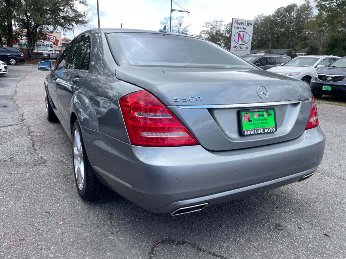 2013 GRAY MERCEDES-BENZ S-CLASS S550 (WDDNG7DB8DA) with an 4.6L engine, Automatic transmission, located at 5103 Dorchester Rd., Charleston, SC, 29418-5607, (843) 767-1122, 36.245171, -115.228050 - Photo#4